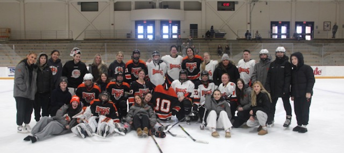 Women's hockey alumni team